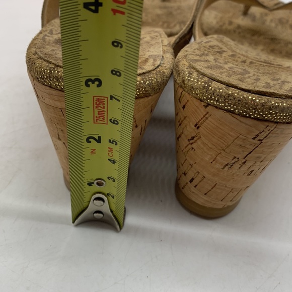 Stuart Weitzman gold wedge thong sandals size 7 MCW4035B - Picture 6 of 10